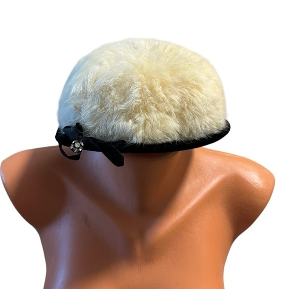 Vintage 60’s Cream Fur Hat With Jewel And Bow Small - Picture 1 of 11